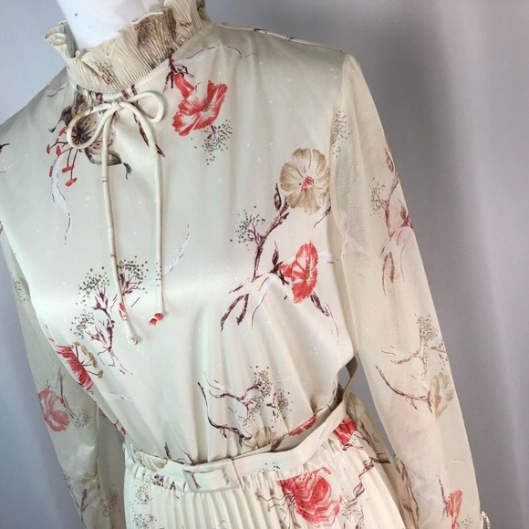 Unbranded Dresses & Skirts - Vintage 70's Dress~Polyester~Pleated Skirt~Belt~